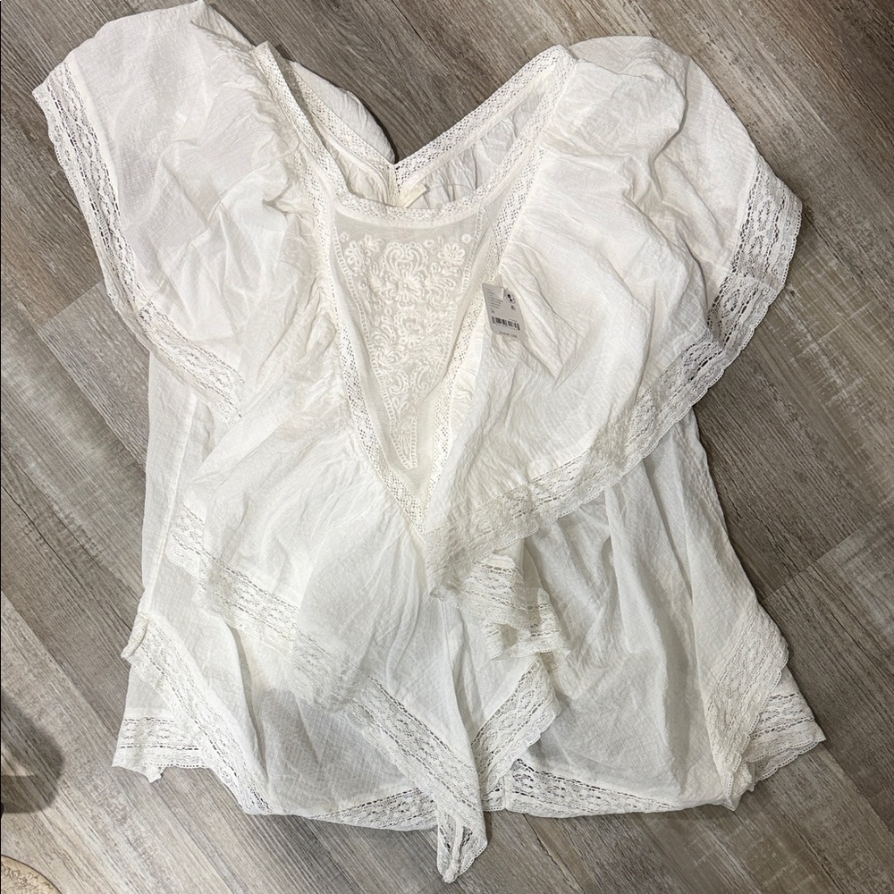 Elegant White Lace Women's Top - Picture 2 of 5
